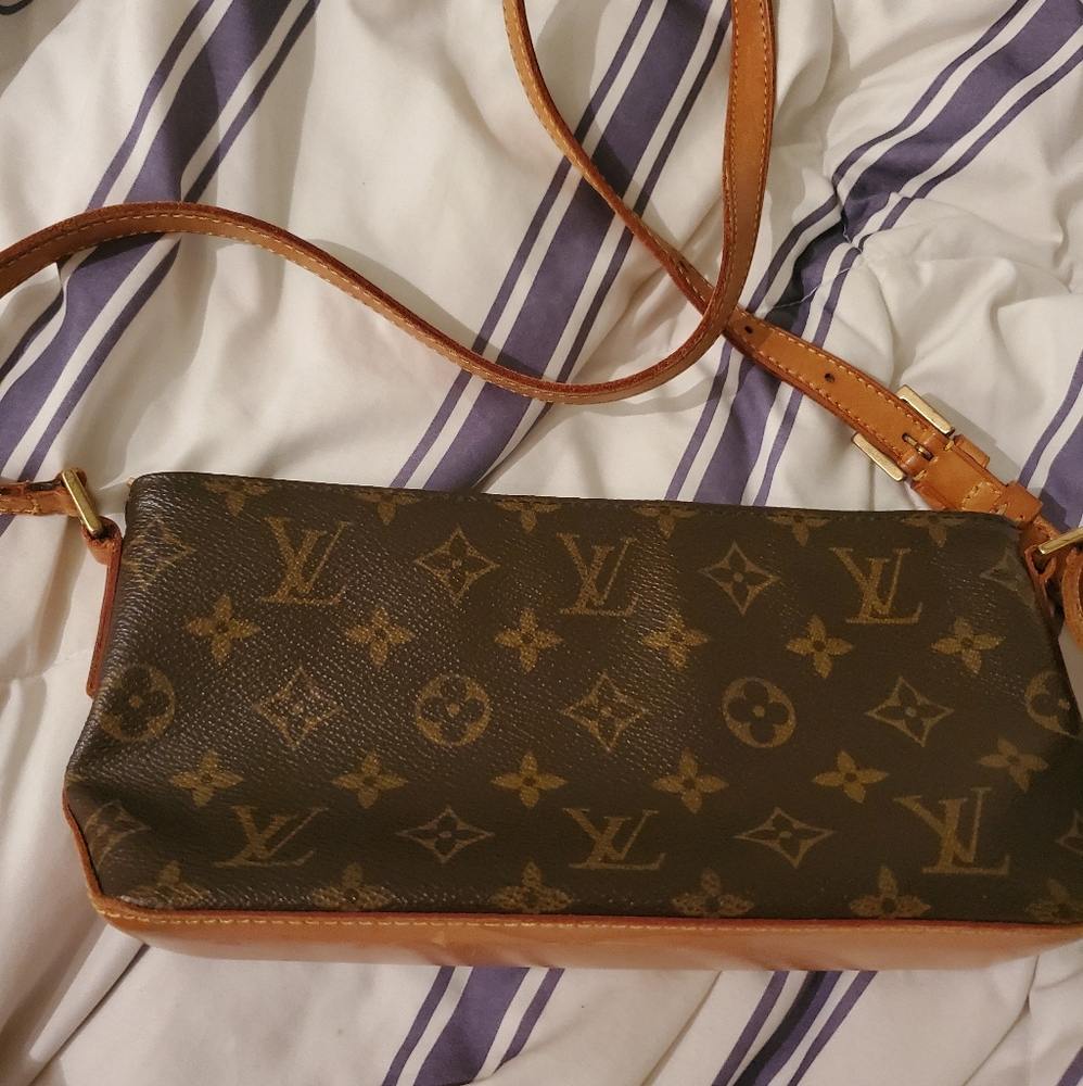 Louis vuitton crossbody bag